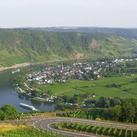 Dom wakacyjny Holiday In The Eifel With Balcony Bremm